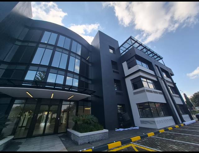 146M² OFFICE TO LET IN SANDHURST